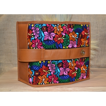 Portfel duży skórzany brązowy z kwiatowym kolorowym haftem .